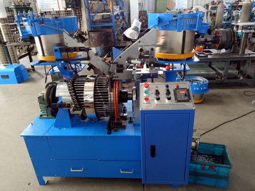 Dernière affaire concernant Un fournisseur automobile allemand modernise sa production avec une machine de rivetage de pointe