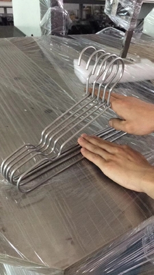 Machine à accrocher des fils double type inversé automatique