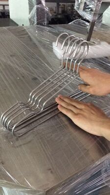 Machine automatique de formage de hangers à double fil inversé avec moteur de 2,2 kW pour une production efficace de hangers
