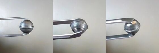 Machine de fabrication de billes d'acier équipée d'une structure avancée pour la fabrication de billes d'acier de précision et un fonctionnement à faible bruit