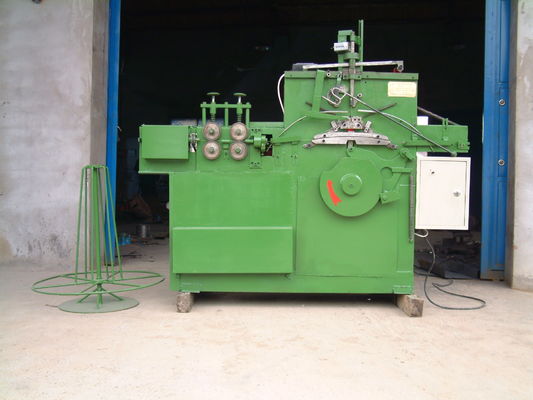 Machine automatique de fabrication de treillis métalliques à tension 220V/380V/440V pour 27-30 pièces/min et diamètre de fil de 1,5 à 3,5 mm