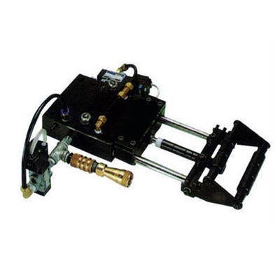 Conducteur automatique de poinçon de presse