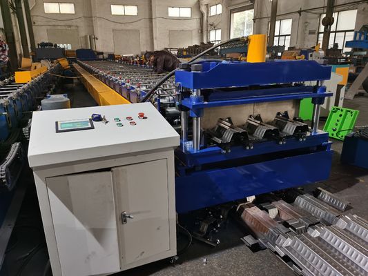 Petit pain de plate-forme en métal formant la machine