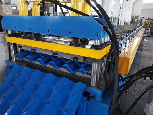 Tuile de toiture formant la machine