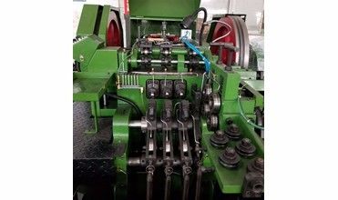 Machine de creusement froide de rivet aveugle, rivet faisant la machine, type de Six-coup de Trois-matrice