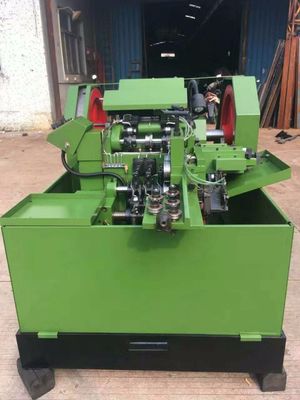 La machine de creusement froide de rivet, deux meurent type de quatre coups
