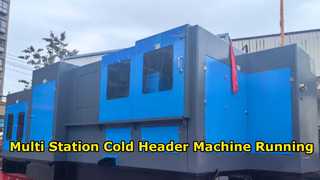 Démonstration en cours d'exécution de la machine d'en-tête froide multi-stations